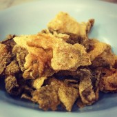 หนังปลากรอบ (crispy fried fish skin)