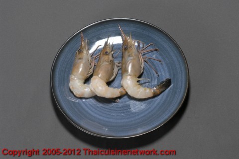 กุ้งปอกเปลือก เหลือหัวและหางไว้